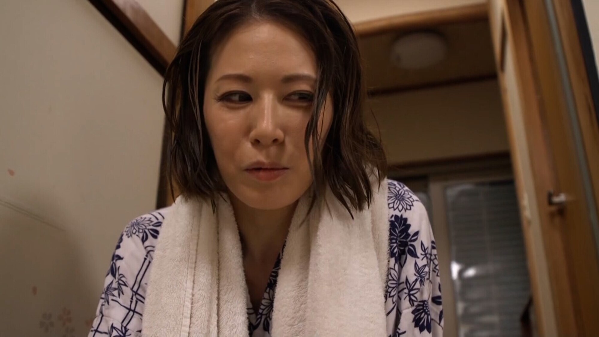 「娘婿との一夜の過ちに女の悦びを思い出し性欲にのめり込む義母。本能丸出しの肉欲セックスに溺れる!」のサンプル画像1枚目