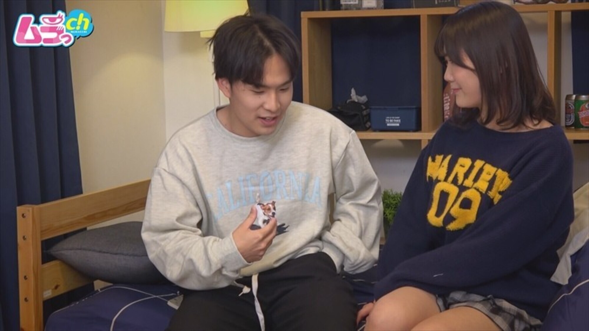 「ニンゲン観察 「昨日あんなに誘ってきたじゃんw」サークル宅飲みで酒にのまれ誘惑してきたくせにシラを切るマンゲボーボーの女友達にお預け朝勃チ●ポでモーニングリベンジSEX！」のサンプル画像2枚目
