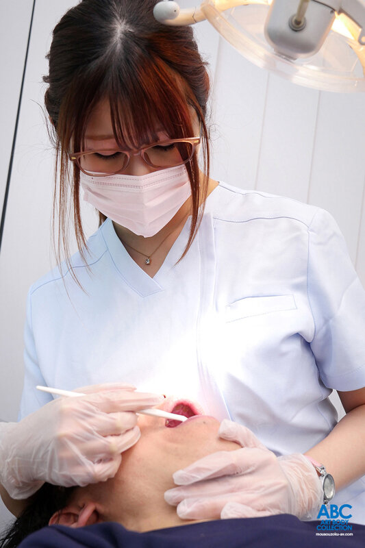 「Icup爆乳を顔に押しつけてくる歯科助手 こっそり癒やしのおっぱいサービス＆性交治療！Boin「有岡みう」Box6」のサンプル画像1枚目