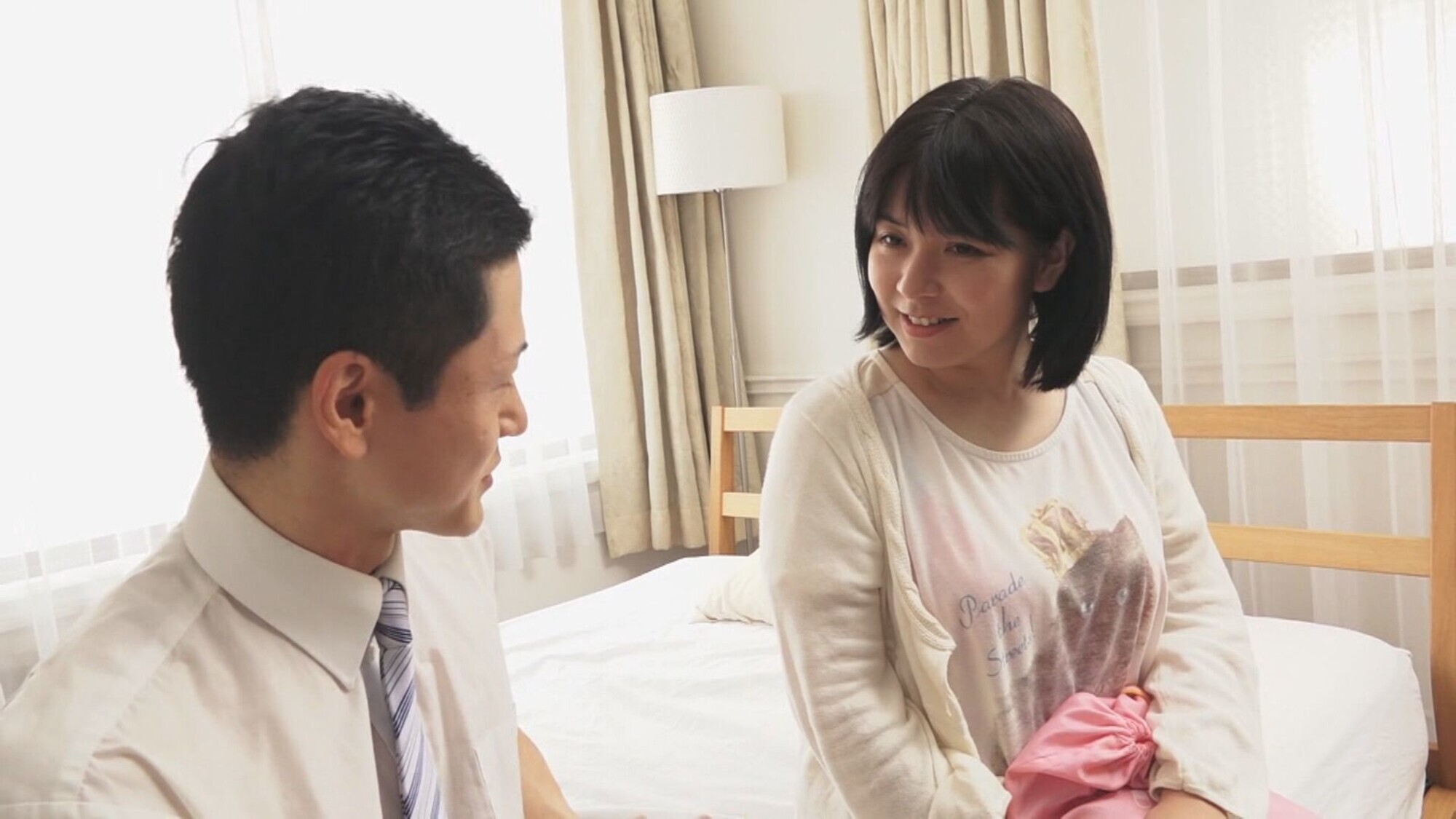 「実践でSEXを教えるはずが・・・気づけばエロスイッチON、ノリノリで腰を振る!」のサンプル画像1枚目