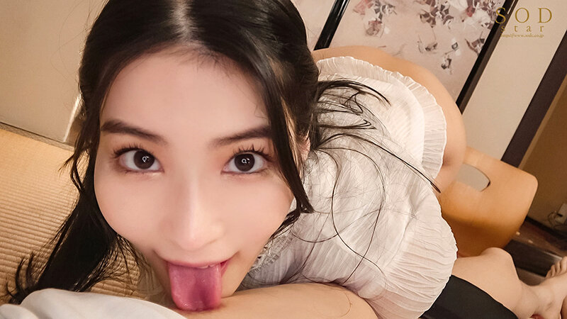 「YDH ヤっちゃダメな場所でハメる！ SODstar 本庄鈴に一カ月密着！日常の隙間にチ○ポ突撃 声を我慢できずにイキまくりスペシャル」のサンプル画像16枚目