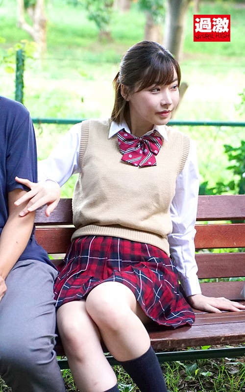 「こんな野外で？！顔射後も止めない突然の笑顔しゃぶりで連続2回おねだり女子○生SP 深田えいみ」のサンプル画像14枚目