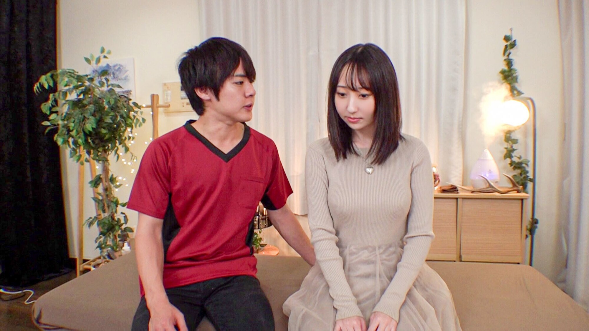 「連続ガチ逝かせエステサロン 敏感過ぎるのを克服するためにエステに通う女性がゴッドセラピストによってイキまくるエクスタシー体質に改善させられた 山下紗和」のサンプル画像1枚目