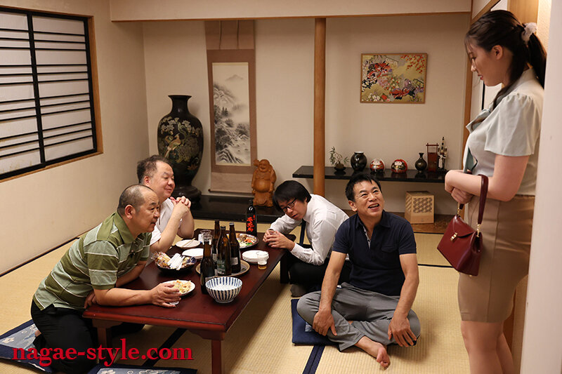 「葉山さゆり 巨乳人妻が町内会で晒される禁断体験 夫に言えない秘密の告白」のサンプル画像10枚目