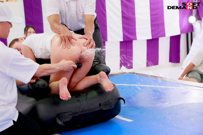 「はじめての牛乳浣腸相撲大会（ガチ）。 一般女性4名参加」のサンプル画像6枚目
