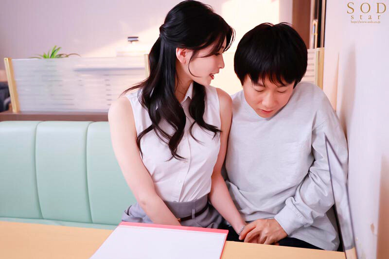 「同棲するため物件を内見にきたカップルの彼氏を寝取って生ハメ中出しさせる淫乱美脚な不動産レディ 本庄鈴」のサンプル画像11枚目