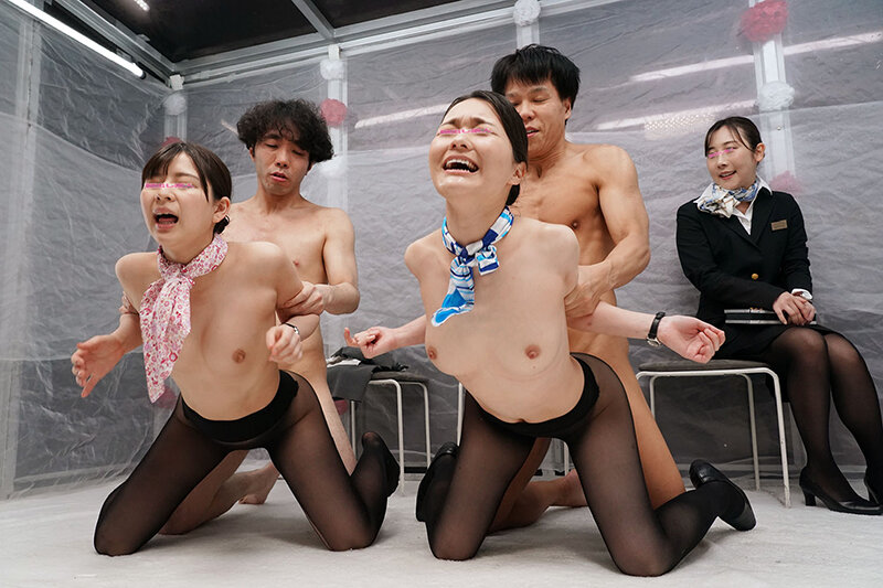 「顔出しMM号 美人キャビンアテンダント限定 ザ・マジックミラー 勝てば100万円！負ければ即ハメ！航空会社対抗中出し野球拳！高嶺の花のCAオマ○コに何度イってもやめないデカチン追撃ピストンで連続中出し！」のサンプル画像9枚目