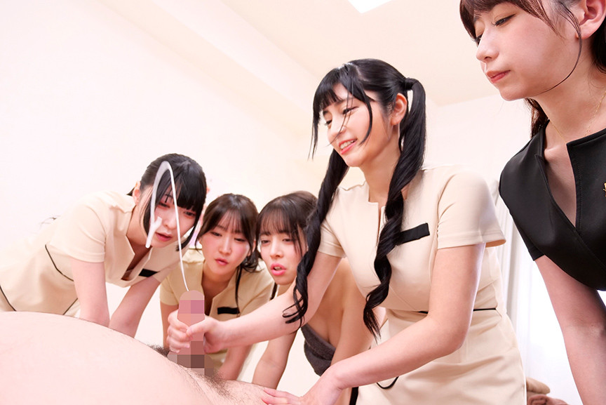 「マジ！？これ実習？ 美容専門●校に入学したらギャルばかりで男はボク1人！ コーナー1」のサンプル画像9枚目
