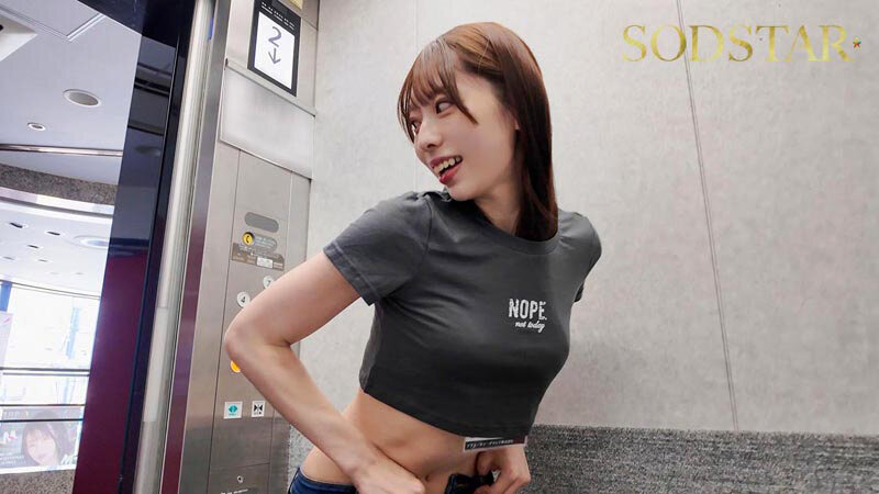 「【特典版】同期のSODSTAR新人天神羽衣と一宮るいが1日SOD女子社員 AV撮影の準備や企画会議など業務体験中にデカチンを即ハメされまくり!人生最大の羞恥に赤面しっぱなし!」のサンプル画像4枚目