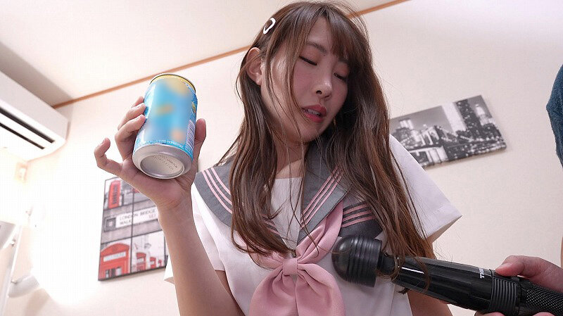 「【五十嵐清華】スレンダー美少女アイドルがコスプレ姿で3P中出し!電マとバイブで絶頂する個撮映像」のサンプル画像12枚目