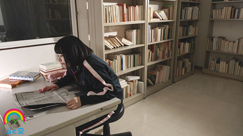 「見られたくないけど見られたい性癖の女子 怪奇現象を解決するため校内を全裸徘徊するとさまよう霊魂に全裸を見られてしまい恐怖と羞恥が入り混じり放尿発情し… 愛宝すず」のサンプル画像3枚目