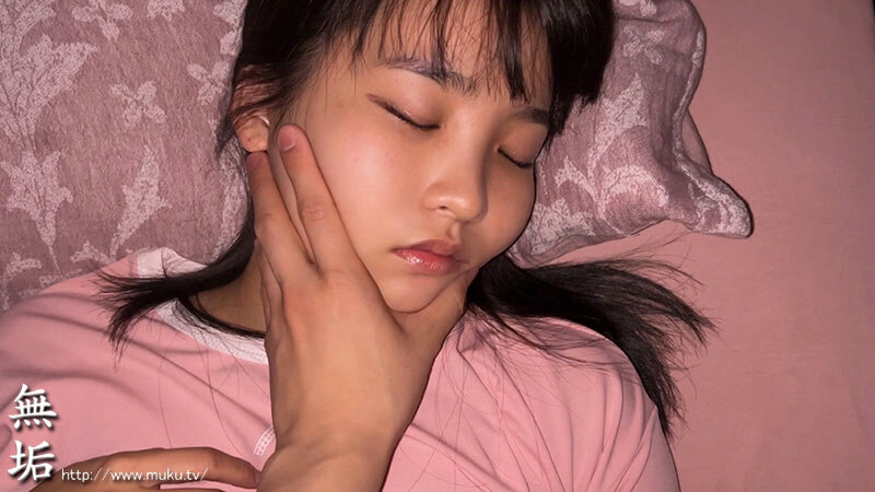 「すっかり大きくなった思春期真っ盛りの近所の娘さんを… 隣人盗撮。 彼氏ができた記念に侵入・悪戯・睡眠姦中出し。ついでに彼氏とのハメ撮り映像を流出された少女…。 枢木あおい」のサンプル画像2枚目