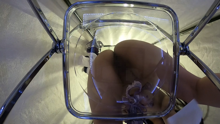 「【素人流出】更衣室のぞき映像!無防備な美女たちの着替えとプライベートシーンを隠し撮り」のサンプル画像5枚目