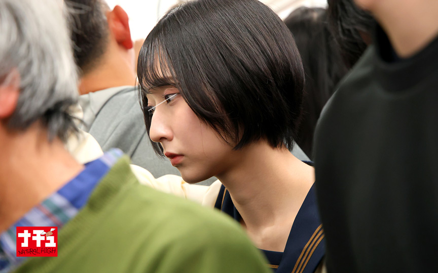 「巨乳少女羞恥電車4 発育した胸を変態性癖で汚しまくれ！ 玩具イカサレ素朴娘」のサンプル画像1枚目