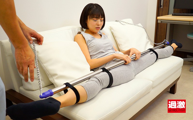 「180°股裂き拘束されたまま吸引器具で大きくなったクリを責められイキまくる軟体女」のサンプル画像16枚目