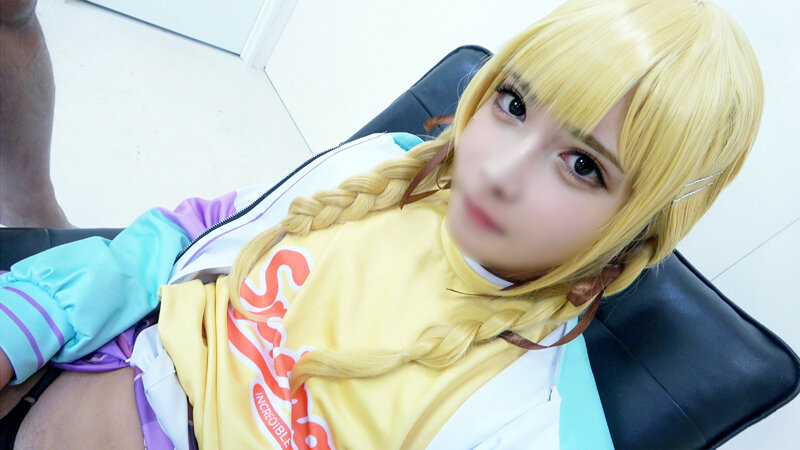 「【18歳卒業直後×初撮りど素人】驚愕デカマラ男の娘は超天然なんでもOK美少女上京いきなり初5P乱交SEX尻マ●コをパクパクさせて【自分でペニクリ扱きおチ●ポミルク発射】」のサンプル画像1枚目