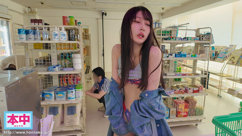 「時間停止×集団媚薬装置大淫乱状態コンビニ女子店員&女子客と中出しし放題」のサンプル画像3枚目