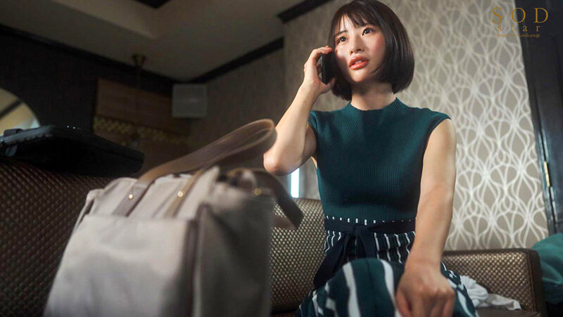 「【夏といえば水着！SODstar全員ビキニ祭】彼氏にデートをドタキャンされた先輩から突然の呼び出し！後輩の僕を一日中連れ回し当てつけベロチュウ＆ヤケクソ杭打ち騎乗位 宮島めい」のサンプル画像2枚目