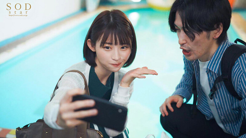 「【夏といえば水着！SODstar全員ビキニ祭】彼氏にデートをドタキャンされた先輩から突然の呼び出し！後輩の僕を一日中連れ回し当てつけベロチュウ＆ヤケクソ杭打ち騎乗位 宮島めい」のサンプル画像4枚目