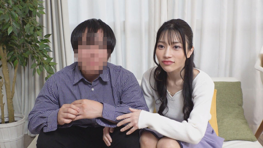 「素人参加型バラエティ観察モニタリング 愛する夫の目の前で自慢の爆乳を揉みほぐされ秒で感じまくって他人男に寝取られた妻」のサンプル画像11枚目