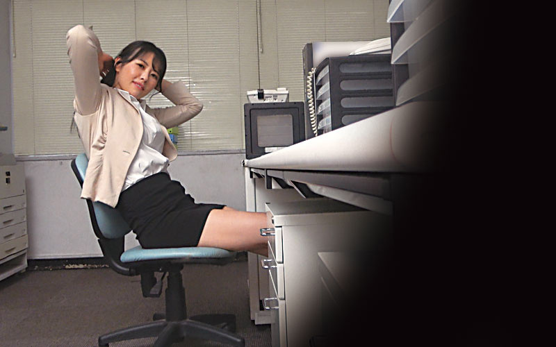 「完全主観 「ほら、ワタシをおかずにして…目の前でシコって見せて…」美熟女に見つめられながら射精する快感3」のサンプル画像1枚目