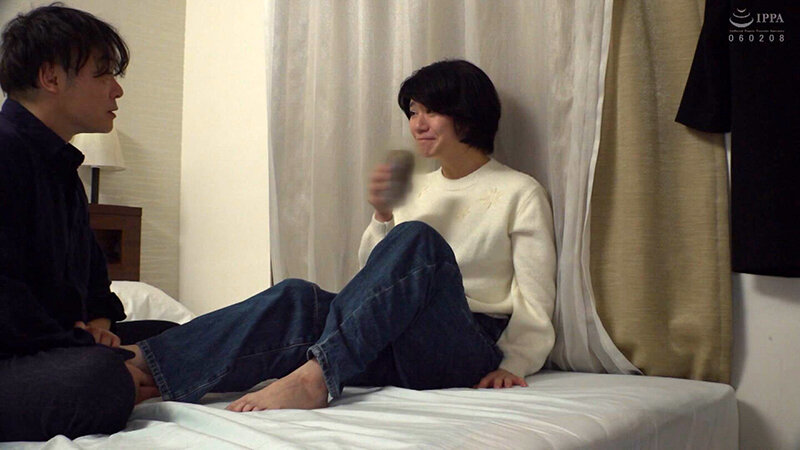 「城咲京花 中出しナンパ作品｜スレンダー人妻が全身性感帯で乱れイキ｜パイパン熟女の本気セックス」のサムネイル