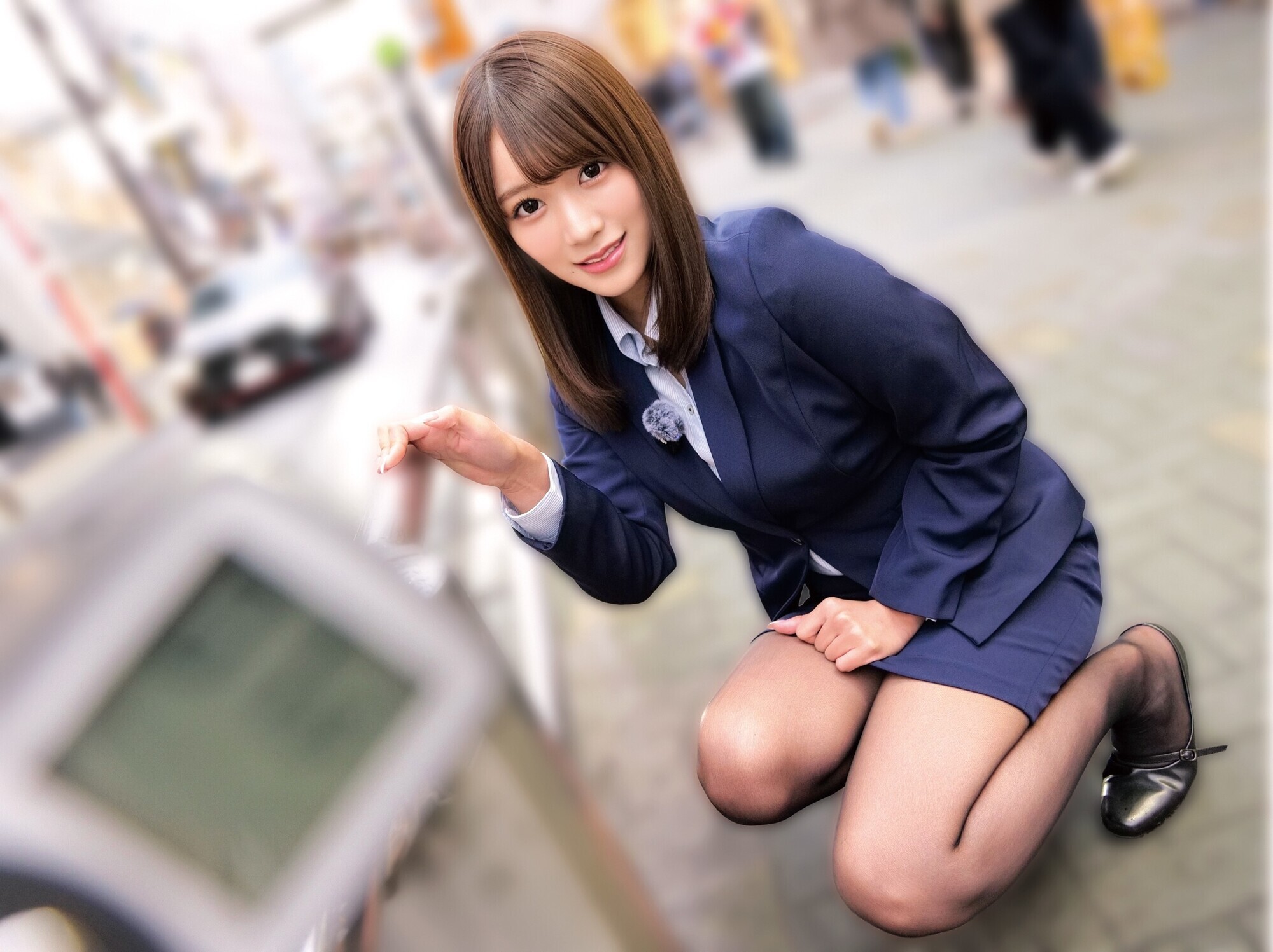 「素人美少女とリモコンバイブお散歩ー黒パンスト敏感キャリアウーマン編ー「もう我慢できません・・・//」人ごみの中、黒パンスト美脚ガクブル震わせイキまくってしまうOLたち!人生初の羞恥プレイでまさかのエロスイッチオン!車移動中も大胆カーオナニー!最後はホテルで心行くまで生セックス!」のサンプル画像1枚目