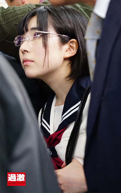 「電車に乗る前から狙われていた地味メガネの女の子(>_<)」のサムネイル