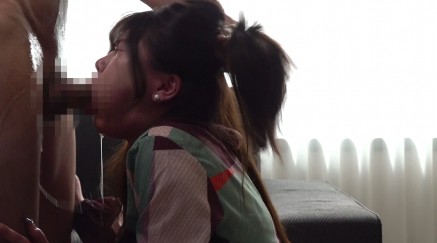 「【素人】イラマチオで喉奥発射&精飲する従順美女の口内奉仕プレイ動画」のサンプル画像4枚目
