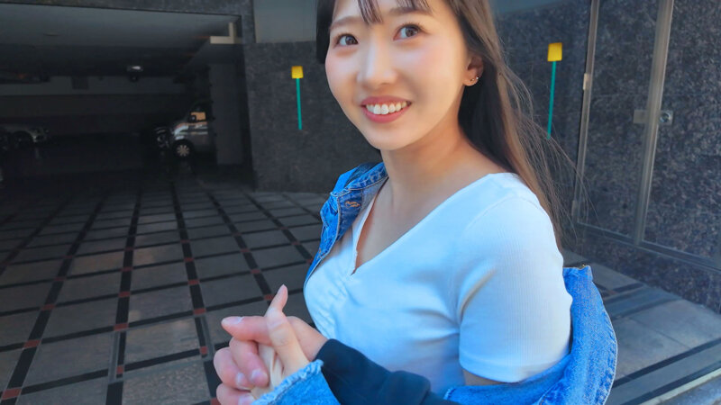 「【素人】巨乳巨尻のひかり24歳と1日中ハメ撮り！足コキ・潮吹き・顔射・ごっくん3Pセックス」のサムネイル