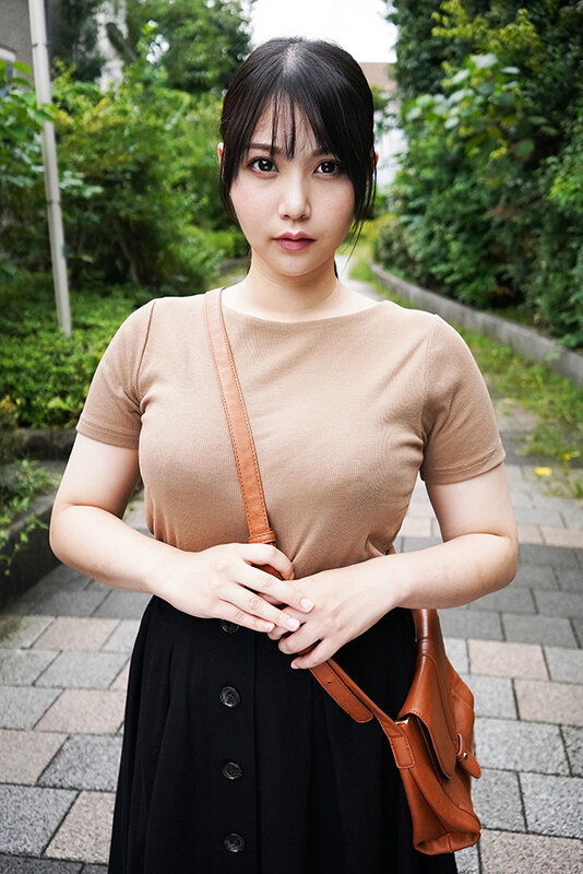 「童顔なのに爆乳な彼女は潮吹きという秘密兵器を持つ最強の素人さん」のサンプル画像1枚目