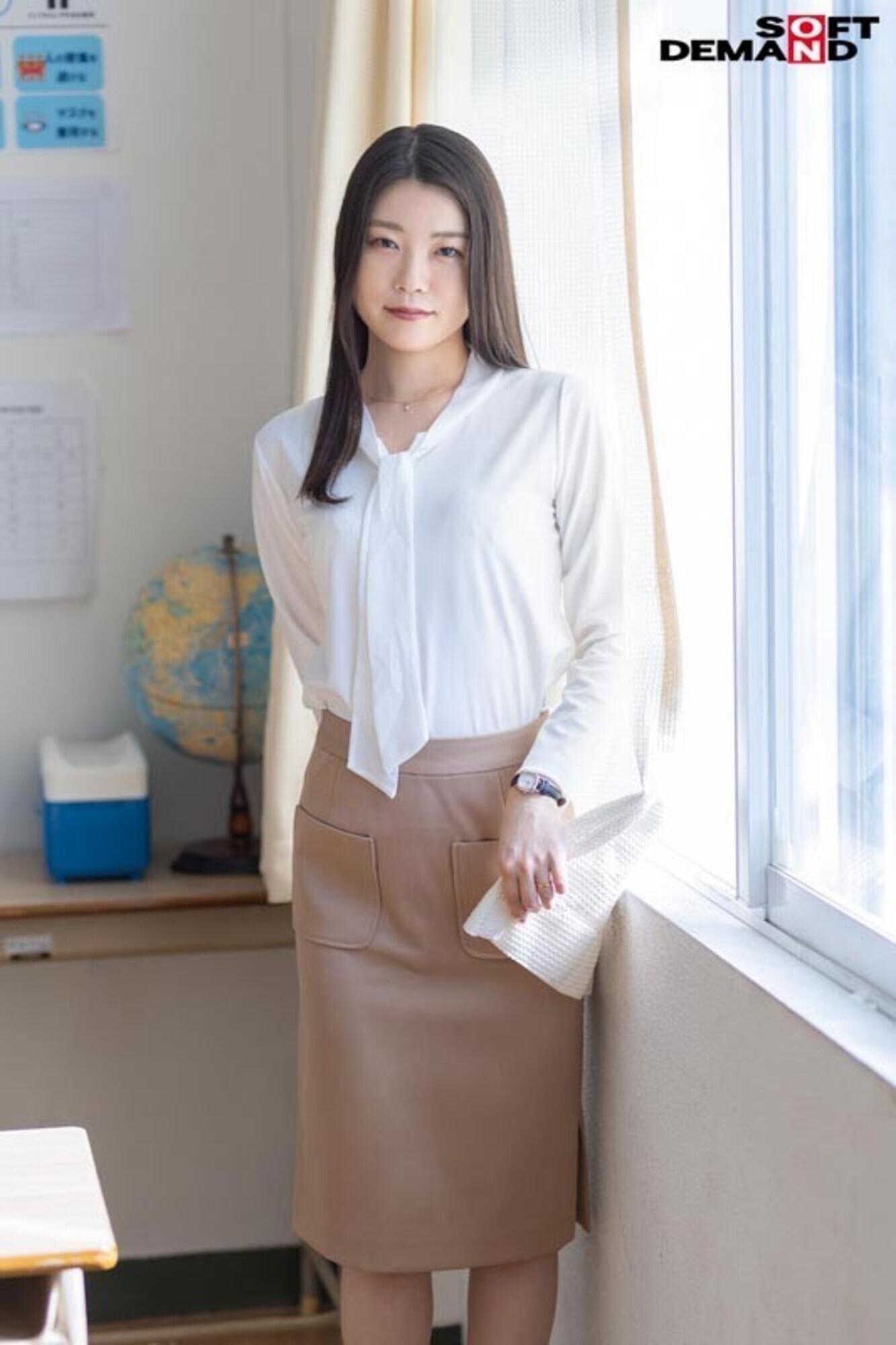 「舐め回したくなる教員のカラダ 熊本県立高校の人妻英語教員 一度だけの不倫体験 桃瀬理央 31歳」のサンプル画像2枚目
