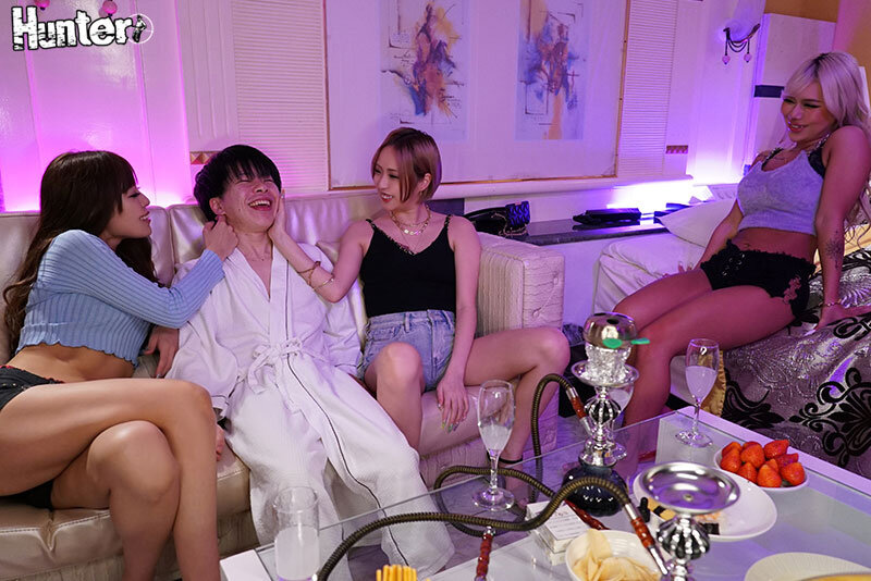 「巨乳スレンダーギャルをおっさんから守ったら、お礼にと手を引かれて連れてこられたのはラブホ。男を虜にするハーレム小悪魔ギャル宮城。 有星あおり 柚木ひなた 瀬那ルミナ」のサンプル画像1枚目