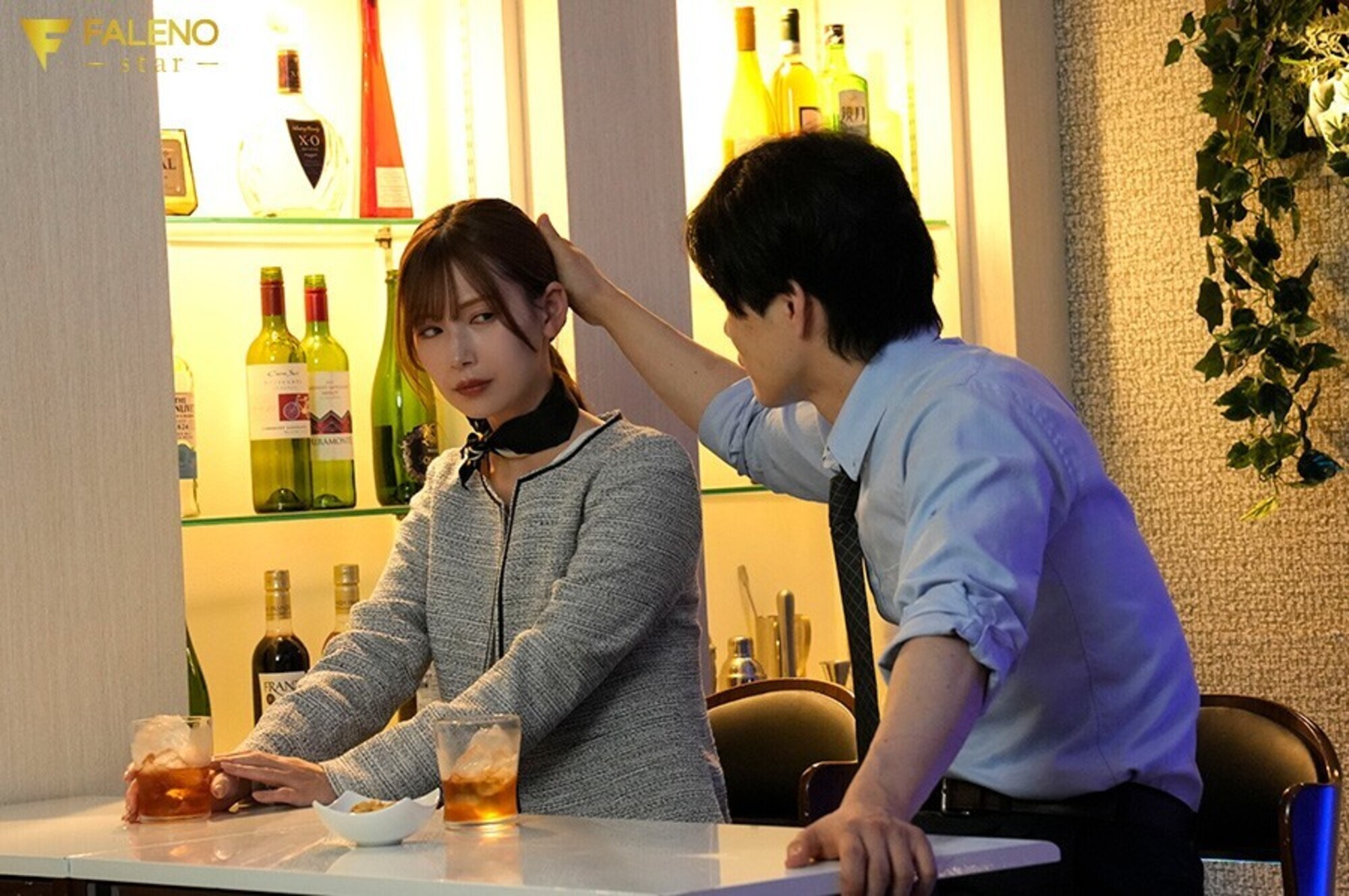 「膝をつくのは私。飼い主は新入社員。支配されたい欲望を暴かれた女社長がプライドを捨てる絶頂愛玩セックス堕ち 明里つむぎ」のサンプル画像2枚目