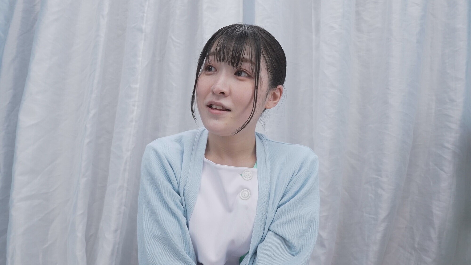 「現役看護師がお口のみで包茎皮むき治療に挑戦！皮に包まれた勃起チ〇ポがねっとり舌技でズル剥け！産まれて初めて出てきた亀頭の先から無許可射精がドピュドピュ止まらない！！撮って出し！マジックミラー号～ほのか編～」のサンプル画像1枚目