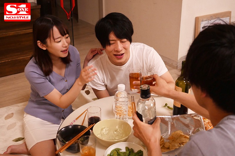 「川の字で寝ていた彼女が真横で親友に夜●いされているのに寝たふりをする僕。 架乃ゆら」のサンプル画像2枚目
