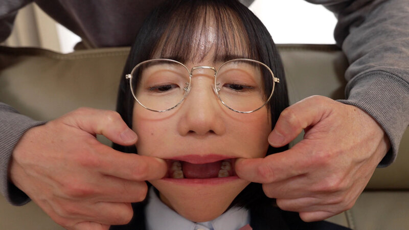 「めがね女子校生・美咲音が激しく潮吹き！清楚系JKの恥じらい絶頂プレイ」のサムネイル