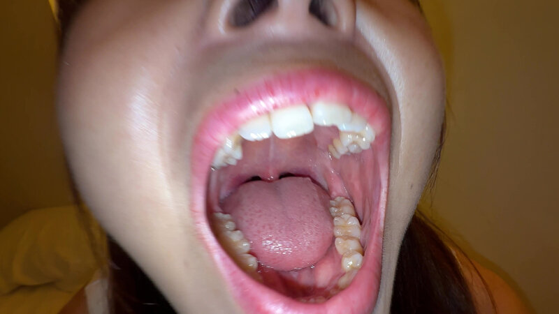 「【個人撮影】赤城穂波 初喉チンコ触り＆超長舌を開口器で観察」のサンプル画像2枚目