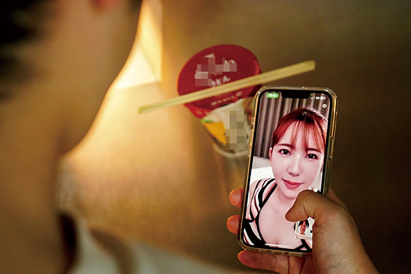 「免許合宿に参加してしまった世間知らずな人妻 他県の若者達のビンビンなズル剥け巨根でねとられて… 波多野結衣」のサンプル画像2枚目