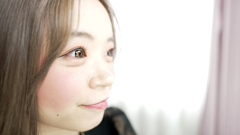 「【菊池はる】美人お姉さんを街角ナンパ！素人感あふれるリアルな出会いから始まる展開」のサンプル画像1枚目