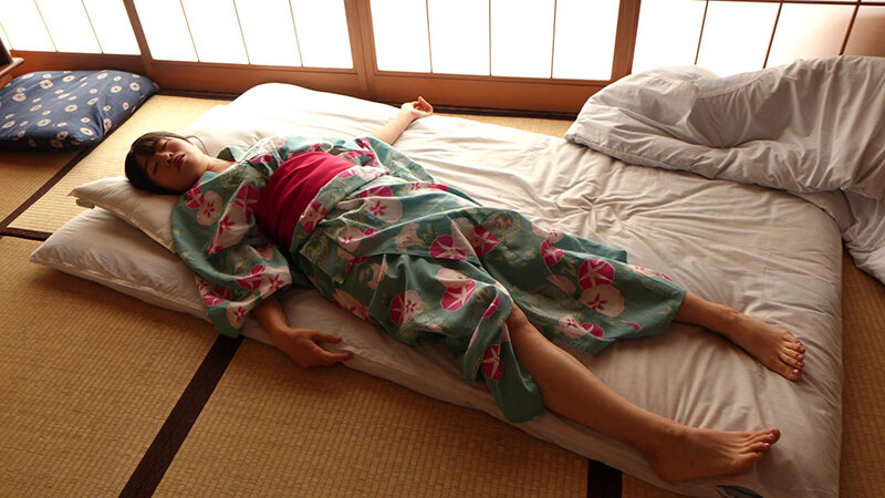 「【素人】浴衣美女を盗撮＆中出し！和服姿で絶頂アクメする夏の夜の秘密映像」のサムネイル