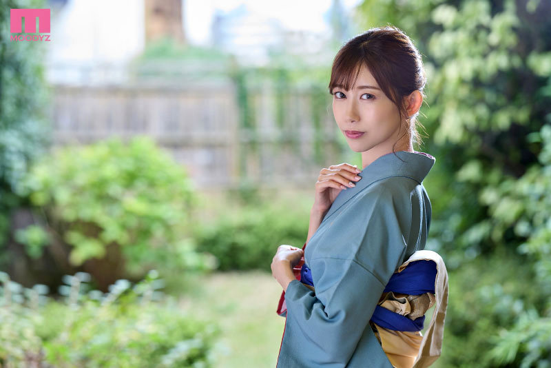 「居候先の清楚な美人女将は大の年下好きな中出し回数でボクのバイト代を決める魔性のオンナでした 黒川すみれ」のサンプル画像1枚目