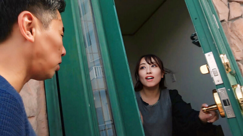 「人妻自宅訪問！？声我慢性交！！夫婦・家族の憩いの場が汚される！？背徳さを感じ濡れてしまい間男の中出しまでも受けいれる人妻たち。COMPLETE BEST」のサンプル画像4枚目