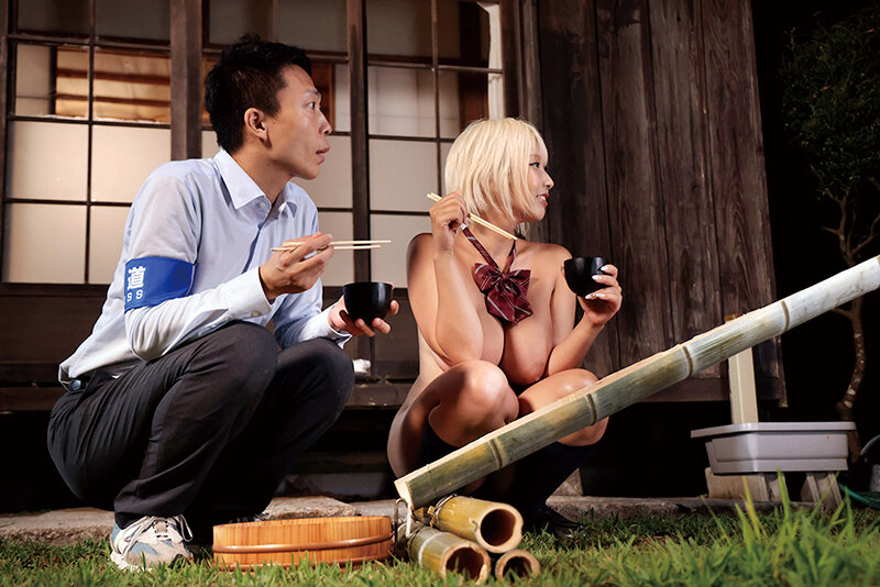 「全裸通学の村 平然と学生生活を謳歌する一人の女子生徒を丸裸にするべく、記者として僕は密着した。 乙アリス」のサンプル画像12枚目