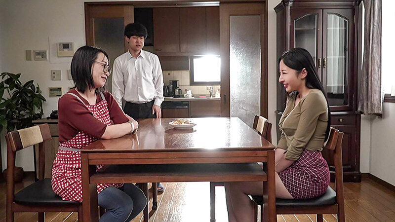 「十数年ぶりに田舎から上京してきた憧れの美人な叔母が立派に剥けた巨根に欲情し、猿のように何度もヤラせてくれた話 北野未奈」のサンプル画像18枚目