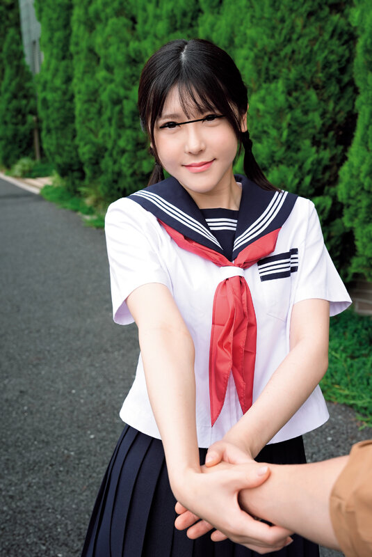 「おじさん、私とエッチしませんか？出会ってすぐのキス好きセーラー服美少女即ハメ中出し性交」のサンプル画像1枚目