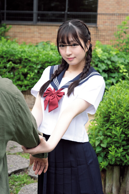 「おじさん、私とエッチしませんか？出会ってすぐのキス好きセーラー服美少女即ハメ中出し性交」のサンプル画像11枚目