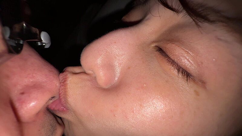 「【個人撮影】湊波流のデカ舌ディープキス&ツバ鼻吸い」のサンプル画像16枚目