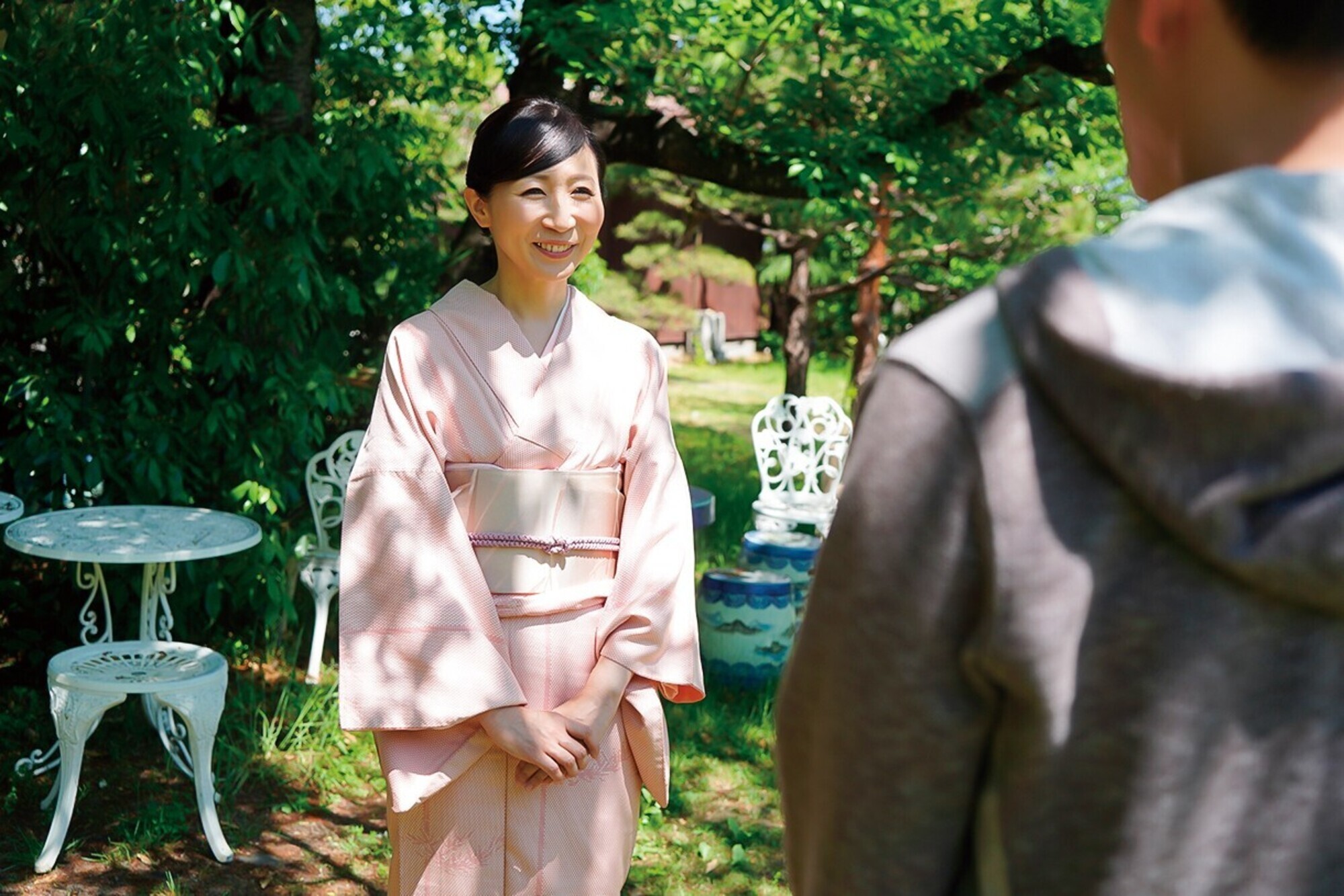 「濃厚でエロいおもてなしが自慢の温泉宿の美人女将」のサンプル画像2枚目