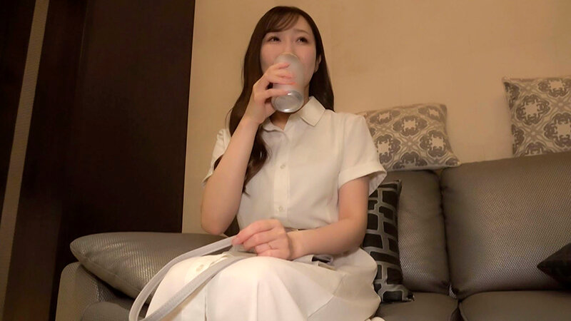 「半中半外完生妻 35歳Eカップ人妻 ゆり」のサンプル画像1枚目